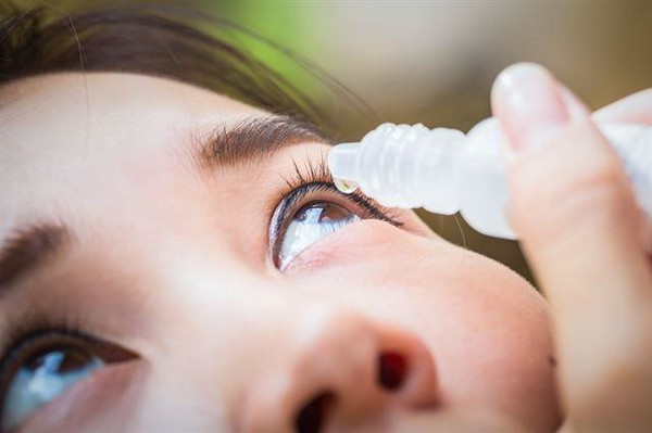 눈이 뻑뻑해지는 안구건조증으로 치료받는 환자가 연간 250만 명일 정도다. 게티이미지뱅크