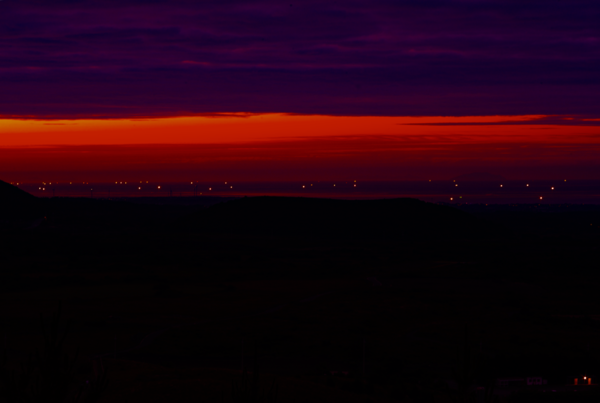  * 사진은 '용눈이오름'에서 바다에서 갈치를 작업하는 모습이 보입니다.